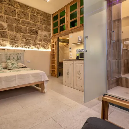 Zaccaria:exclusive W/ Private Entrance